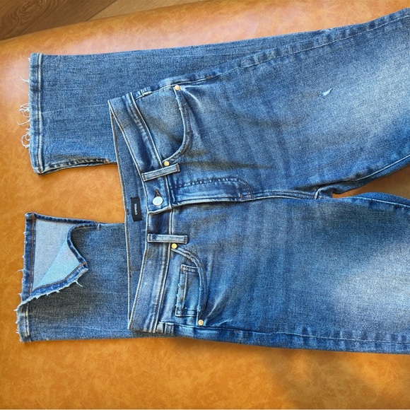 Express skyscraper midrise - Picture 4 of 6